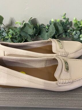 Coach Fredrica Cream Flats Leather Loafers Size 9